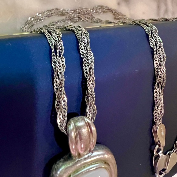 Vintage Large Mother Of Pearl Pendant Solid 925 Sterling Silver triple row chain - Picture 10 of 15